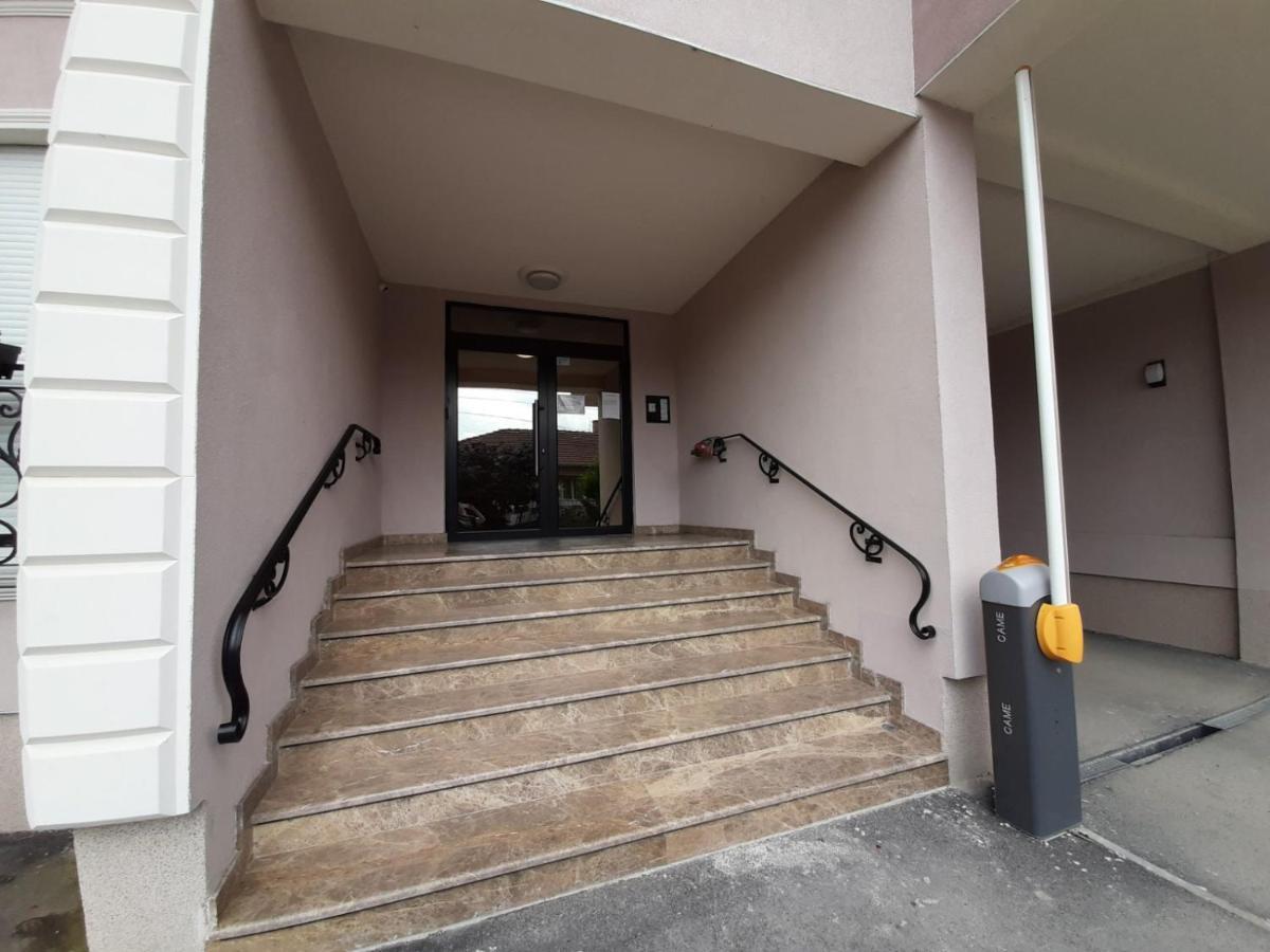 San Apartment Cacak Exterior photo